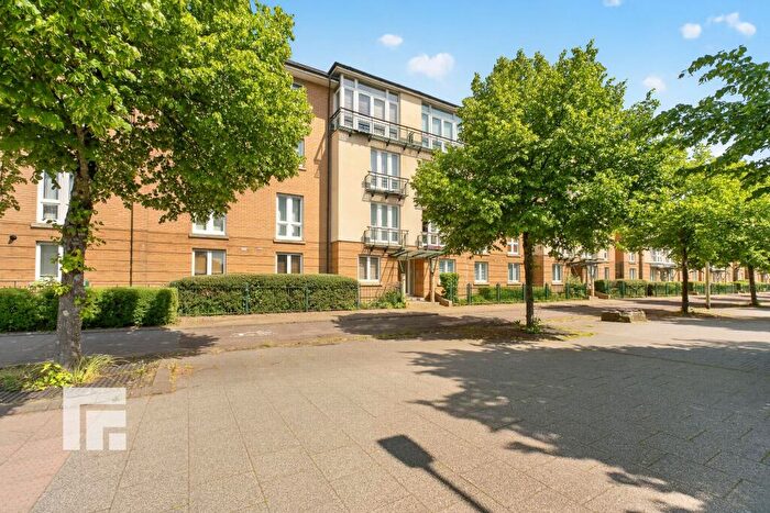 2 Bedroom Apartment For Sale In Ffordd Garthorne, Cardiff, CF10