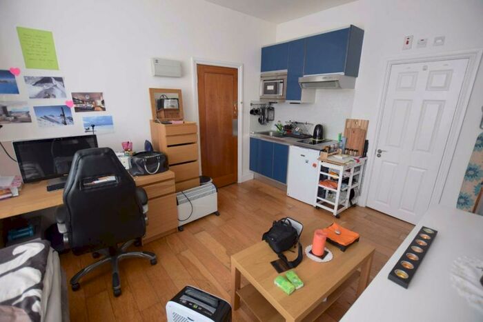 Flat To Rent In Dollis Road, Finchley, London, N3