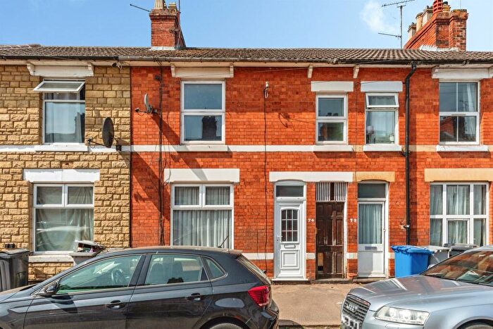 3 Bedroom Terraced House For Sale In Barnwell Street, Kettering, NN16