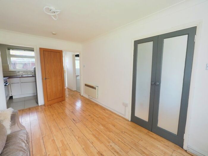 1 Bedroom Flat To Rent In Laleham Road, Staines Upon Thames, TW18