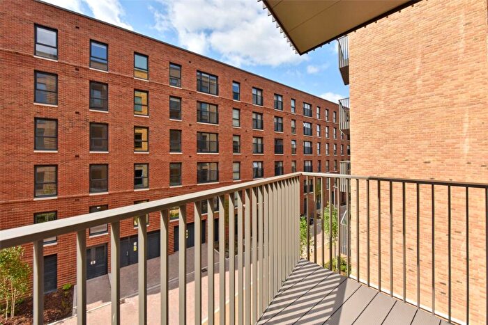 2 Bedroom Apartment To Rent In Darjeeling House, Memorial Avenue, Slough, Berkshire, SL1