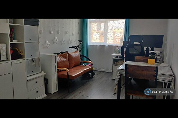 1 Bedroom Flat To Rent In Cobham, London, NW9