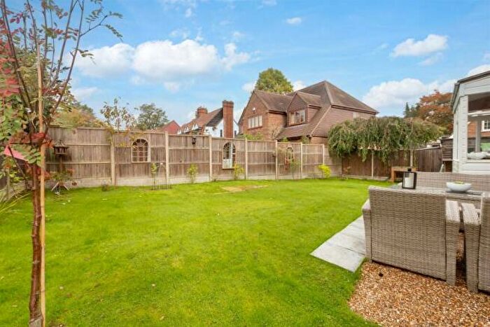 3 Bedroom Chalet For Sale In Cheshunt Close, Meopham, Gravesend, DA13