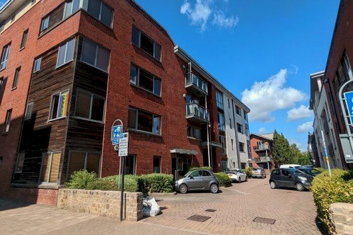 2 Bedroom Flat To Rent In Chimney Steps, Bristol, BS2