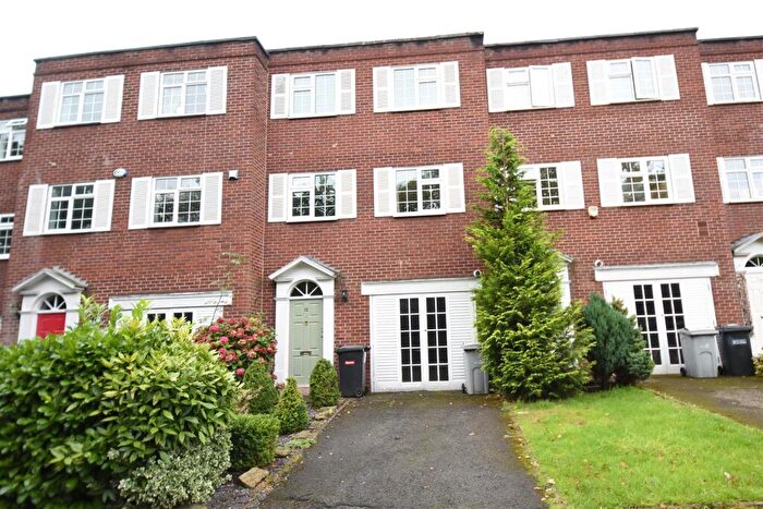 4 Bedroom Town House To Rent In Briarwood, Wilmslow, SK9