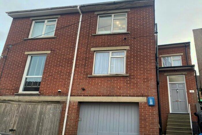 2 Bedroom Flat To Rent In High Street, Sittingbourne, ME9