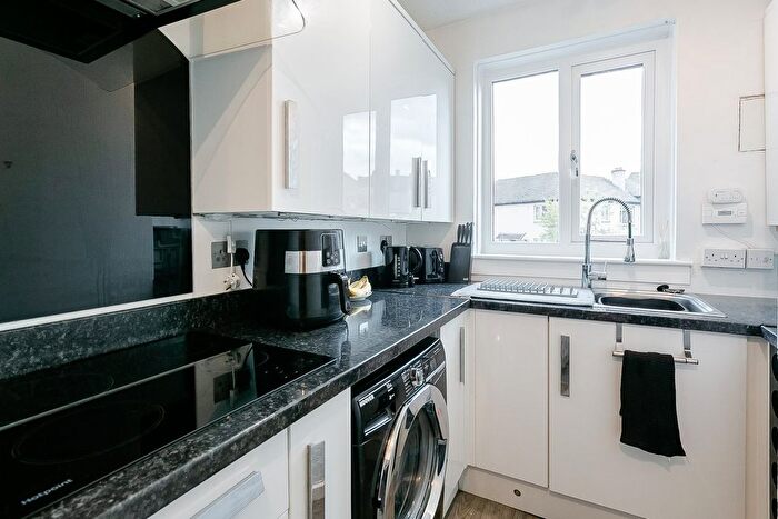 3 Bedroom Flat For Sale In Redhall Gardens, Edinburgh, EH14