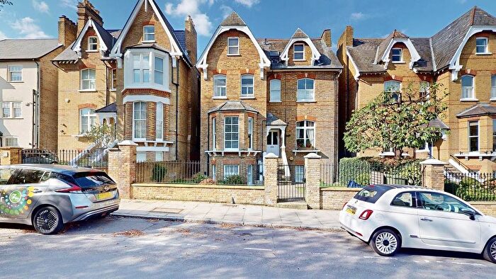 1 Bedroom Flat To Rent In Kings Road, Richmond, TW10
