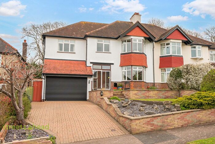 4 Bedroom Semi Detached House For Sale In Coulsdon Rise, Coulsdon, CR5