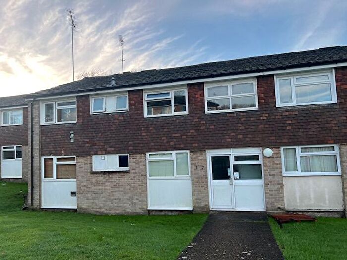 2 Bedroom Flat To Rent In Barnetts Shaw, Oxted, RH8