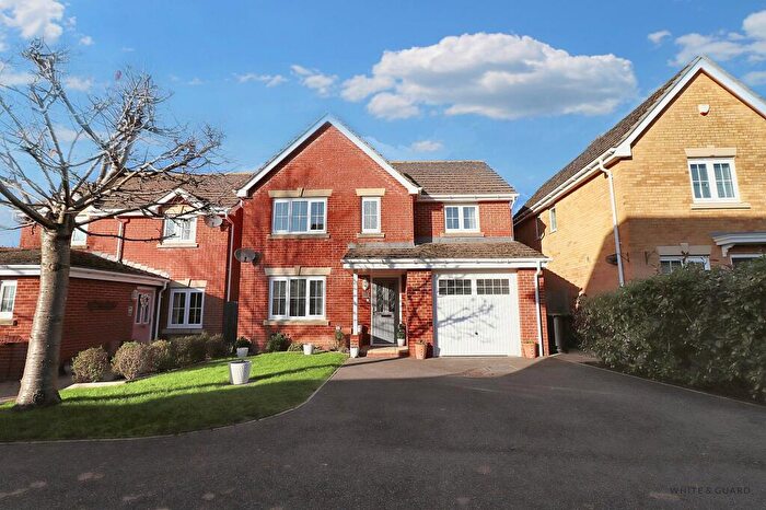 4 Bedroom Detached House For Sale In White Tree Close, Fair Oak, SO50