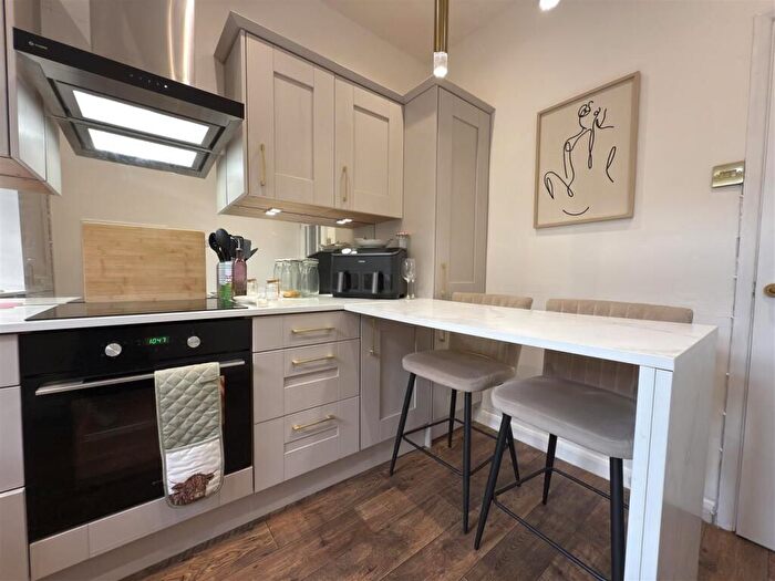 2 Bedroom Semi-Detached House To Rent In London, C, CR0