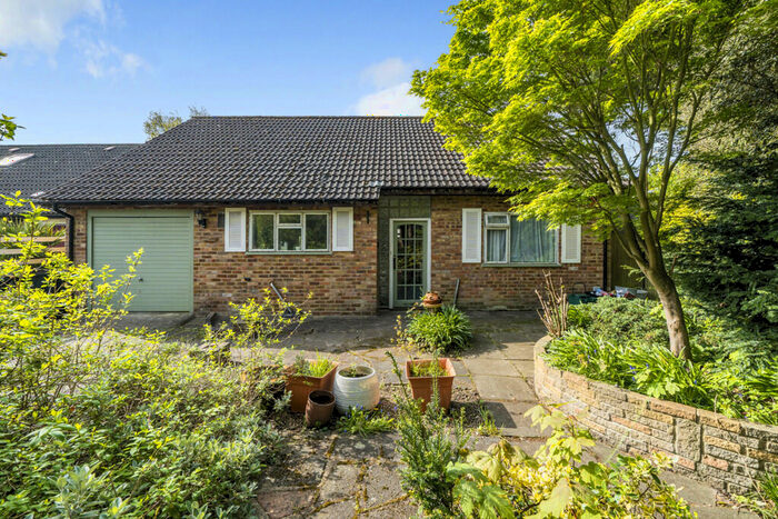 2 Bedroom Bungalow For Sale In Leesons Hill, Chislehurst, BR7