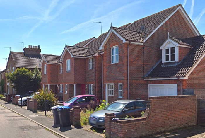4 Bedroom Detached House To Rent In Kings Road, Egham, TW20