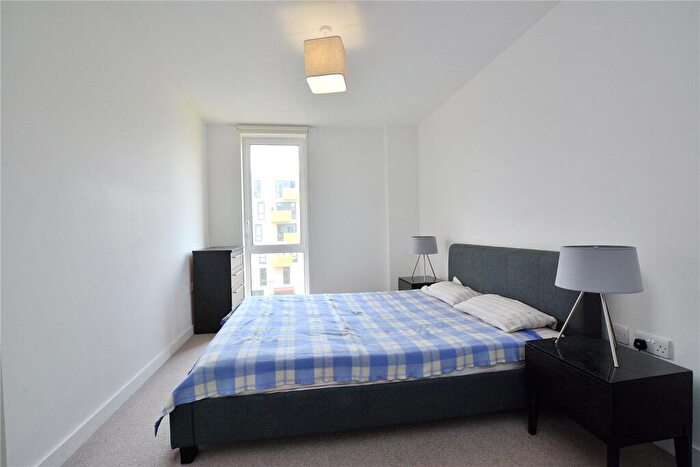 1 Bedroom Flat To Rent In Sculpture House, E1