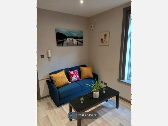 2 Bedroom Flat To Rent In London Road, Reading, RG1