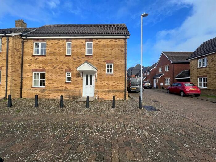 3 Bedroom Property To Rent In Carter Close, Hawkinge, Folkestone, CT18