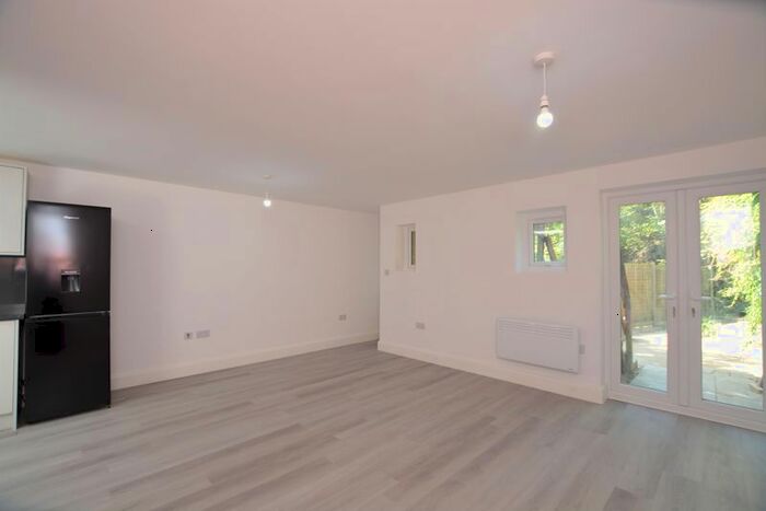 255 Bedroom Studio To Rent In New Lane Hill, Tilehurst, Reading, RG30