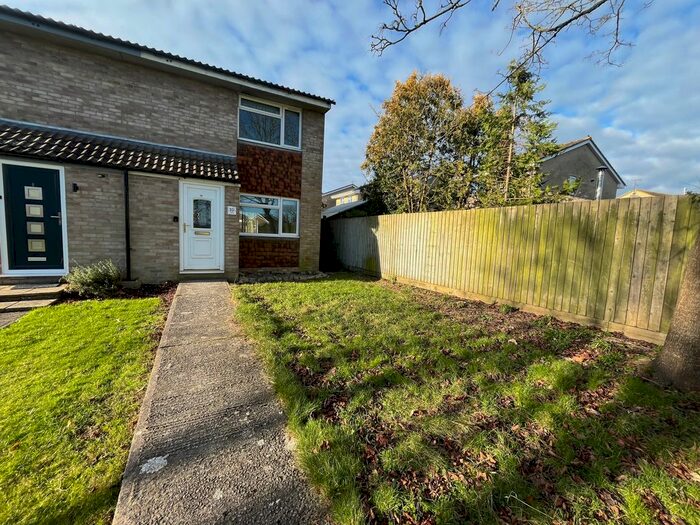 2 Bedroom Property To Rent In Waverley Close, Frome, BA11