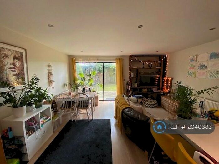 2 Bedroom Flat To Rent In Watersmeet Place, London, N4