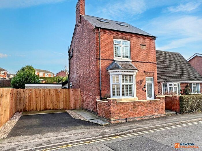 3 Bedroom Detached House For Sale In Silver Street, Whitwick, LE67
