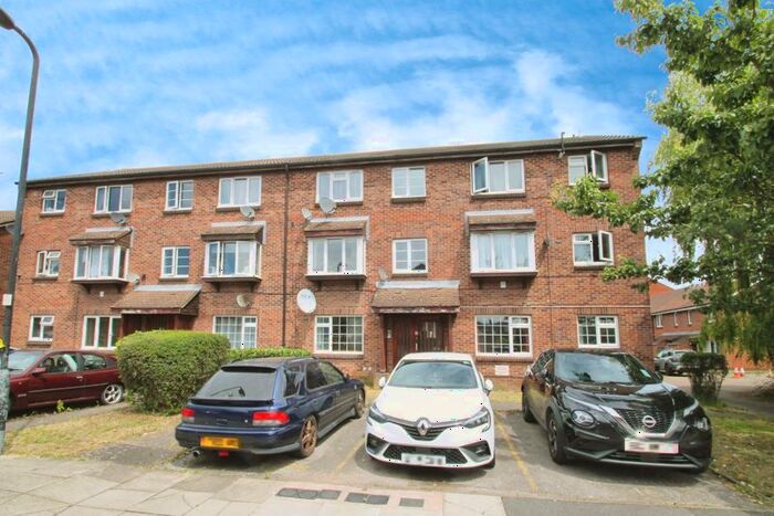 2 Bedroom Flat To Rent In Nimrod Close, Northolt, Middlesex, UB5
