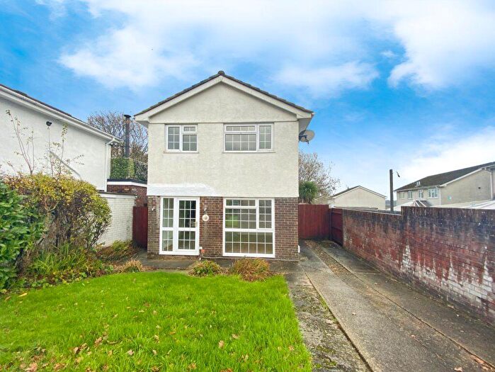 3 Bedroom House To Rent In Hill View, Pencoed, CF35