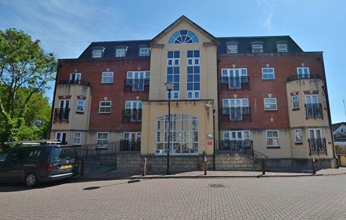 1 Bedroom Flat To Rent In Elmers Court, Beaconsfield, HP9