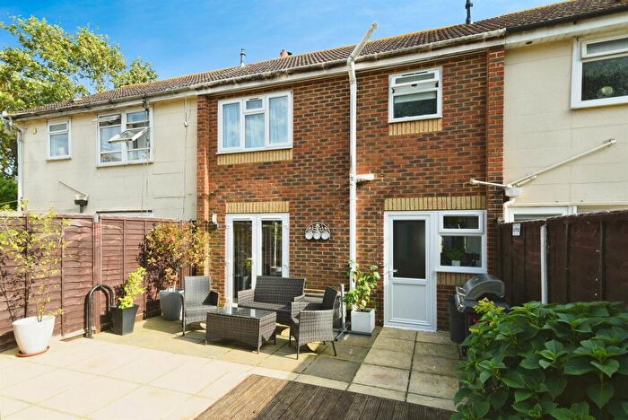3 Bedroom Terraced House For Sale In Buckhurst Crescent, Swindon, SN3