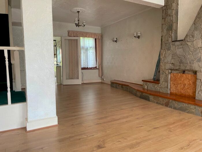 3 Bedroom Terraced House To Rent In Willow Street, Romford, RM7