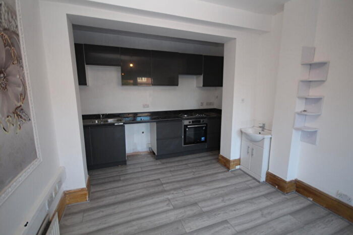 1 Bedroom Flat To Rent In Davyhulme Road East, M32