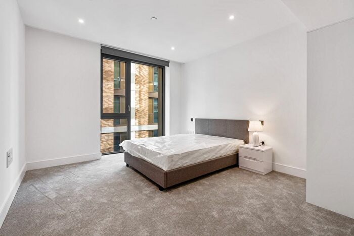 3 Bedroom Flat To Rent In Palmer Road, London, SW11