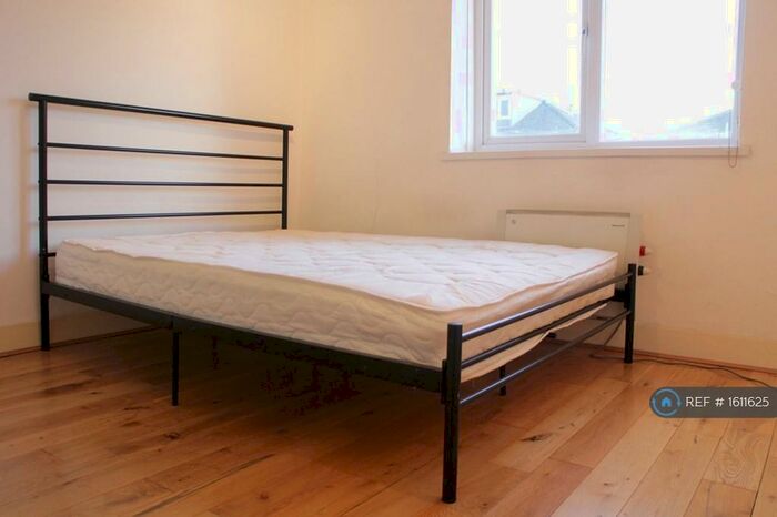 Studio To Rent In Islington, London, N1