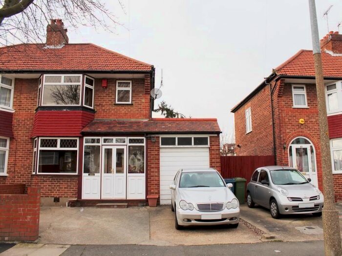 3 Bedroom Semi-Detached House To Rent In Oakleigh Avenue, Edgware, HA8