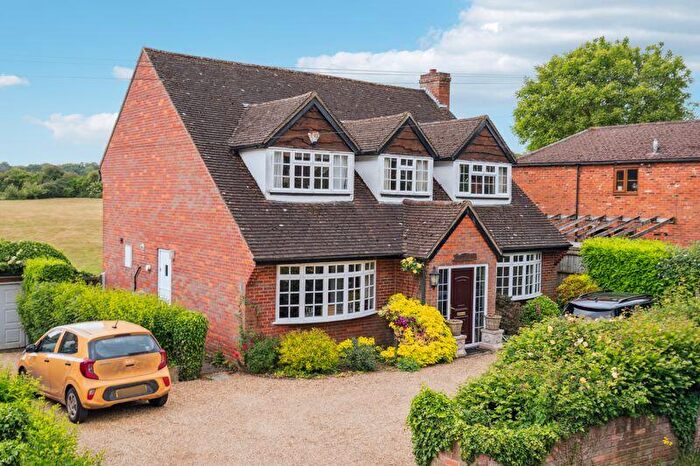 3 Bedroom Detached House For Sale In Bovingdon Green, SL7