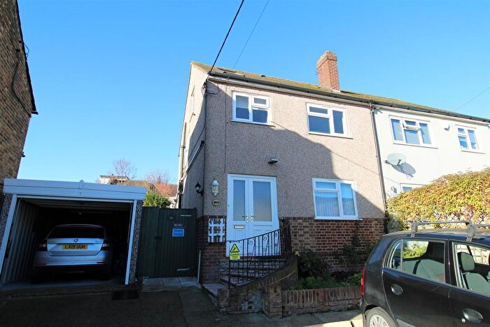 2 Bedroom Flat To Rent In Plantation Road, Swanley, BR8
