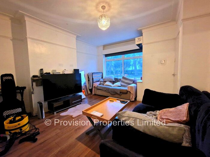 3 Bedroom Town House To Rent In Park View Road, Burley, Leeds, LS4