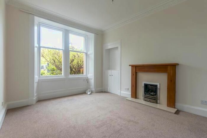 3 Bedroom Flat To Rent In Dundee Terrace, Edinburgh, EH11