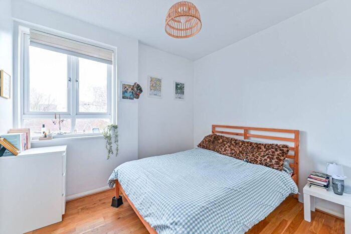 2 Bedroom Flat For Sale In Reachview Close, Camden, London, NW1