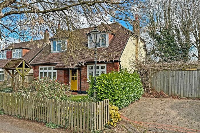 3 Bedroom Detached House For Sale In Southern Avenue, Redhill, RH1