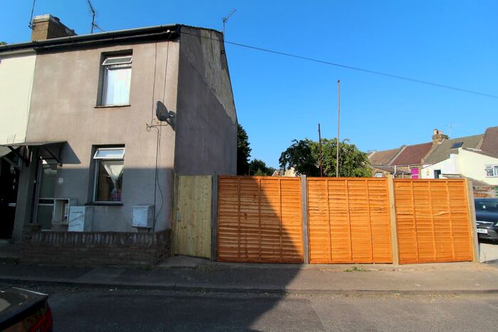 3 Bedroom Terraced House To Rent In Exmouth Road, Gillingham, Kent, ME7