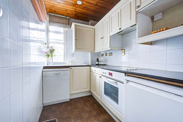 1 Bedroom Flat To Rent In Pembroke Road, Kensington, London, W8