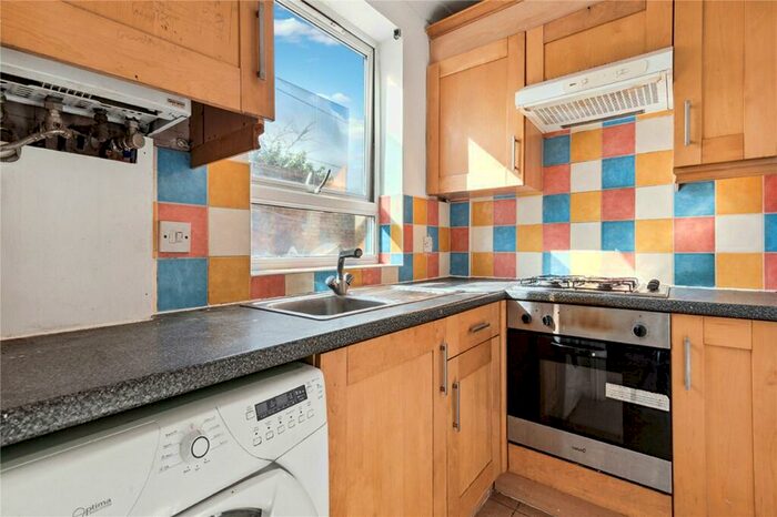 2 Bedroom Apartment To Rent In Ponder Street, Islington, N7