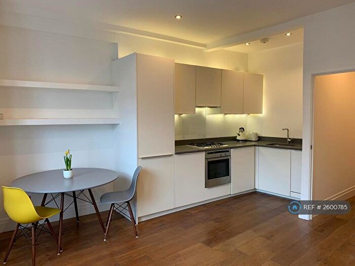 2 Bedroom Flat To Rent In Battersea Rise, London, SW11