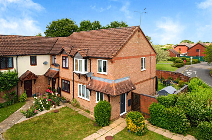 3 Bedroom End Of Terrace House For Sale In Rickard Close, Aylesbury, Buckinghamshire, HP21