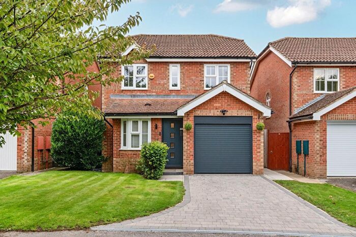 3 Bedroom Detached House For Sale In Clarke Crescent, Kennington, Ashford, TN24