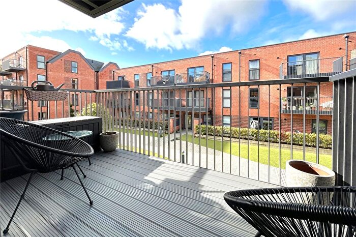 1 Bedroom Flat For Sale In Station Road, Hook, Hampshire, RG27