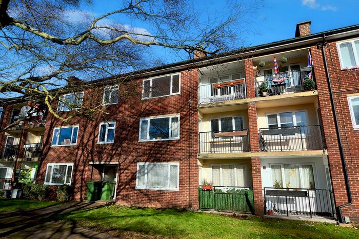 2 Bedroom Flat To Rent In Park Street, St Albans, AL2