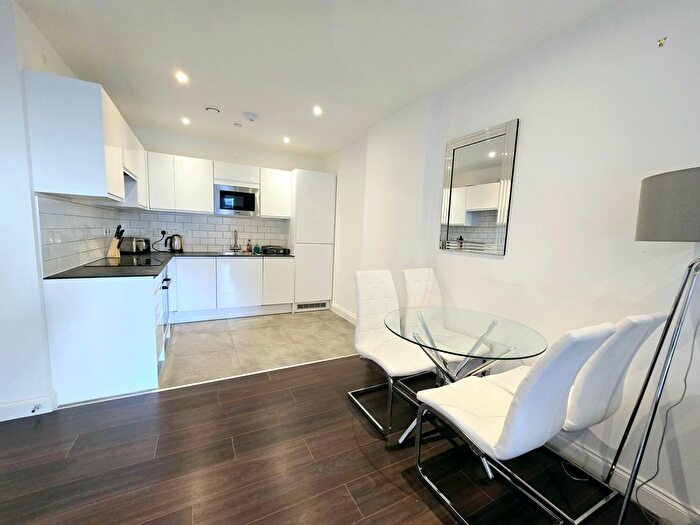 1 Bedroom Flat To Rent In Wellstones, Watford, WD17