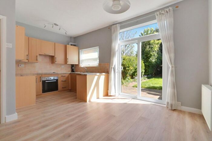 3 Bedroom End Of Terrace House For Sale In Central Avenue, Southend-on-Sea, SS2